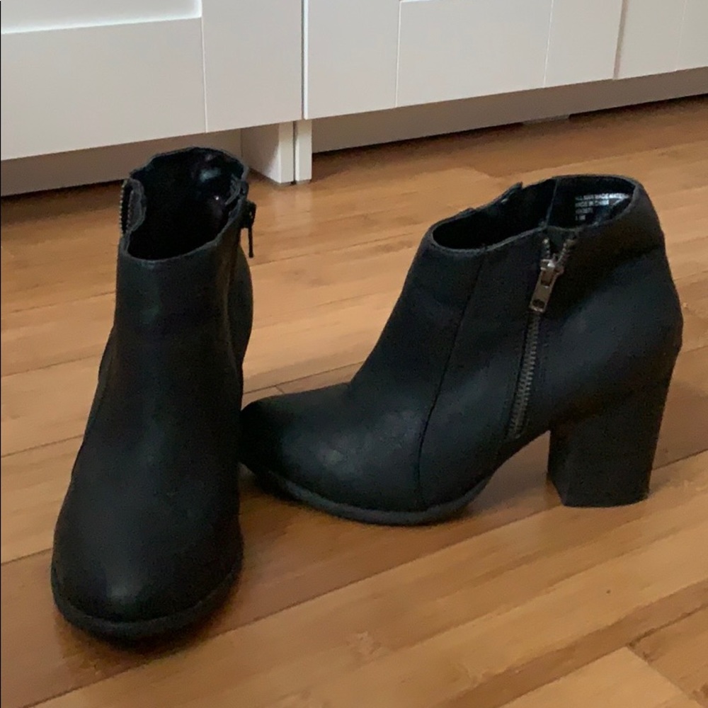 Zipper booties